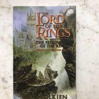 THE FELLOWSHIP OF THE RING (BUKU KE 1 THE LORD OF THE RINGS)